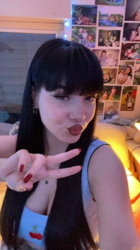 Emily OnlyFans mladé 4