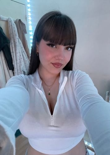 Chloé OnlyFans mladé 4